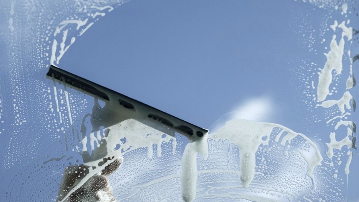 Επαγγελματικός Καθαρισμός Υαλοπινάκων Λάρισα